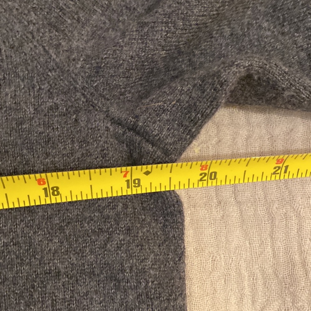 Banana Republic Italian Merino Wool Charcoal Turtleneck Sweater. Size M - Picture 6 of 6